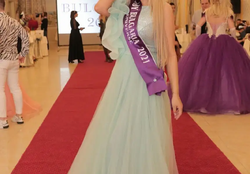 Лейди България 2021 Александрина Йорданова помага в развитието на млади дами (Снимки)