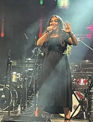 Mария Илиеа сияе: Срещнах най-прекрасния мъж! (Бременната певица няма да слиза от сцената)