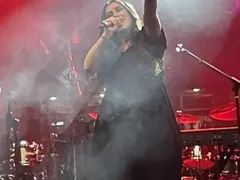 Мария Илиева с огромен корем на сцената,  а-ха да роди (Уникални снимки)
