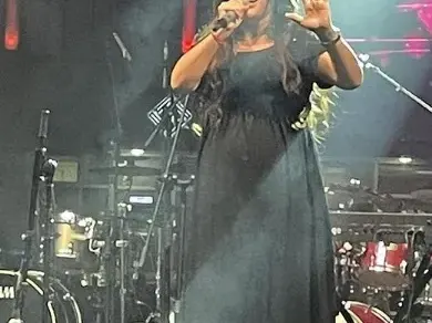 Мария Илиева с огромен корем на сцената,  а-ха да роди (Уникални снимки)