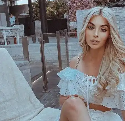 Мегз си спретна щуро парти на яхта в Дубай