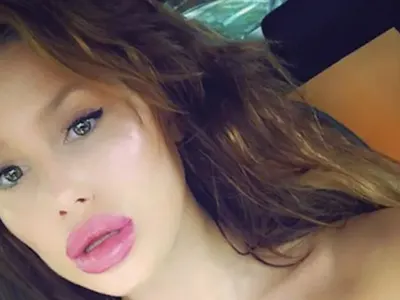 Мис България нагорещи страстите във вана пълна с пяна (Брутални снимки)