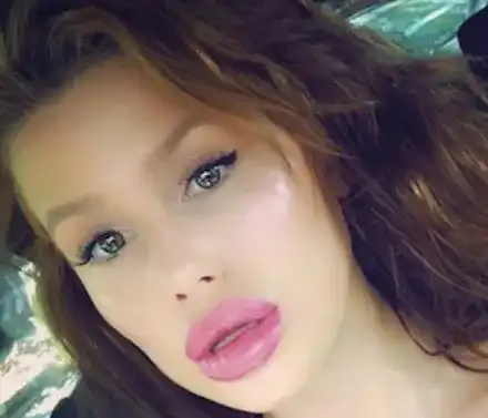 Мис България нагорещи страстите във вана пълна с пяна (Брутални снимки)