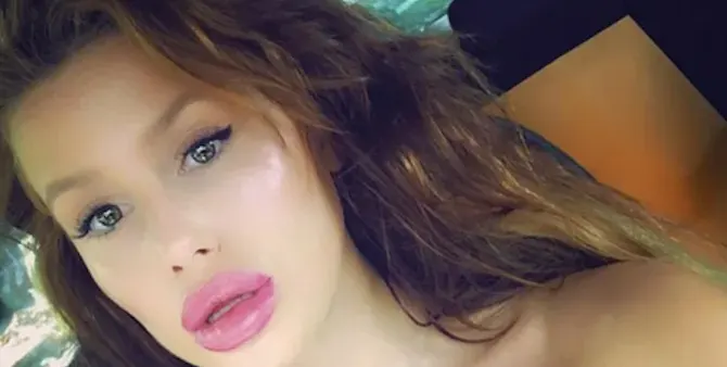 Мис България нагорещи страстите във вана пълна с пяна (Брутални снимки)