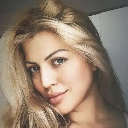 Мисис България Анна Стефанова бременна с трето (СНИМКИ)