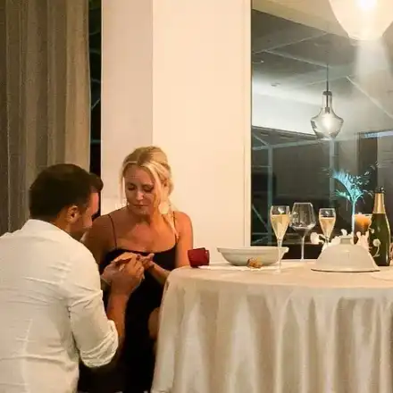 Мистър България 2009 предложи брак на колене (СНИМКИ)