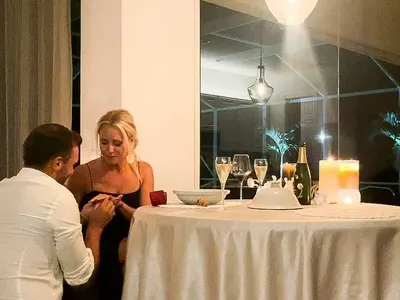 Мистър България 2009 предложи брак на колене (СНИМКИ)