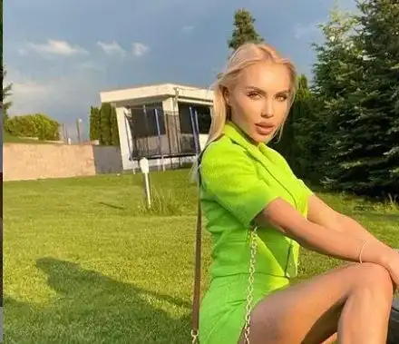 Моделката Жаси изкушава в гората (СНИМКИ)