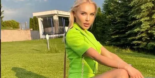 Моделката Жаси изкушава в гората (СНИМКИ)