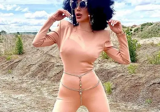 Не, това ни е извънземно, а Есил Дюран