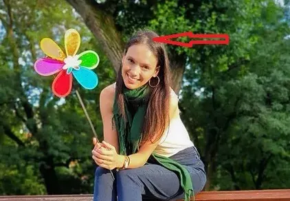 Опада косата на Луиза Григорова (Aктрисата се снима с перука във филма „Игра на доверие”)