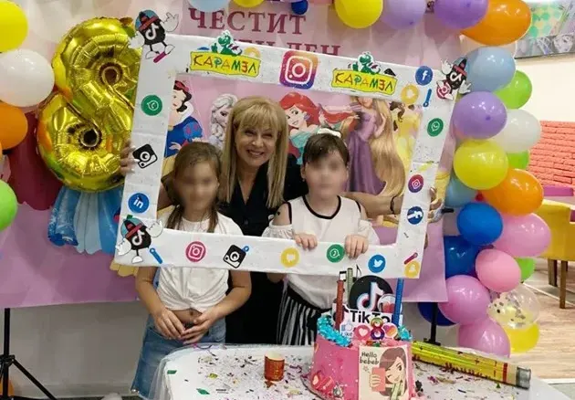 Осиновената дъщеря на фолкпевицата Тони Дачева става певица!