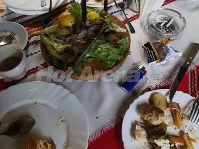 Папарашки удар: Д-р Емилова се тъпче с вредни храни, а от балами дере по няколко стотачки, за да гладуват в клиниката й (СНИМКИ)