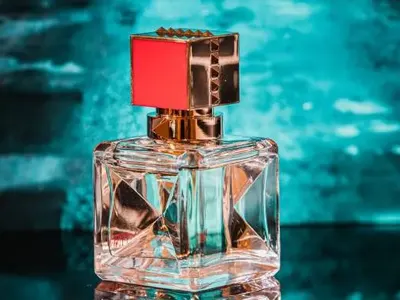 Парфюми и парфюмни комплекти – най-добрата комбинация за изтънчена и запомняща се визия