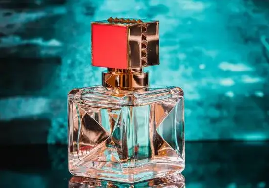 Парфюми и парфюмни комплекти – най-добрата комбинация за изтънчена и запомняща се визия