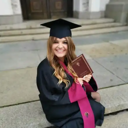 Петя Дикова се дипломира! Вече е магистър след 3 години отлагане