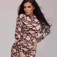 Преслава подари официална рокля на абитуриентка