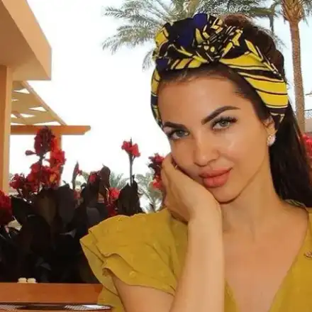 Райна с тайнствен мъж в Египет! (ФОТО в галерията)