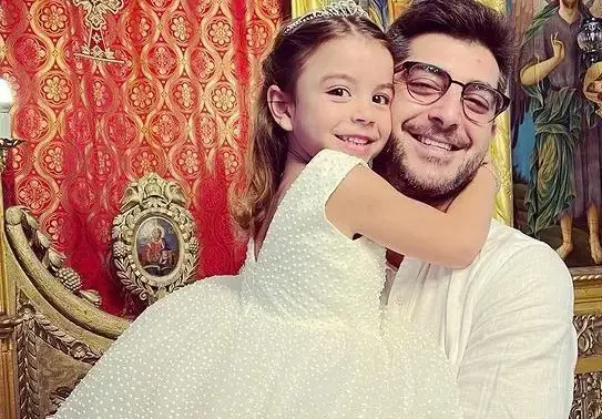 Сашо Кадиев  трови дъщеря си с цигари