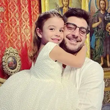 Сашо Кадиев  трови дъщеря си с цигари