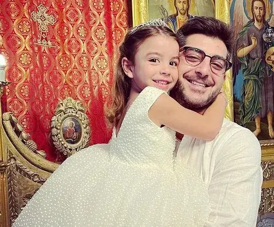 Сашо Кадиев  трови дъщеря си с цигари