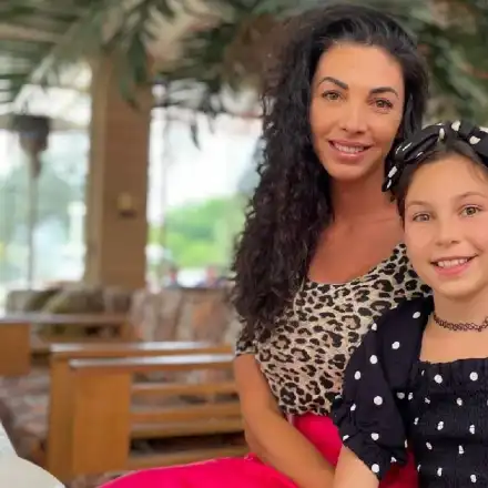 Щерката на Биляна Йотовска се събужда с коремни преси