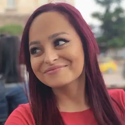 Щерката на Доган работи като гримьор в Пътят на честта