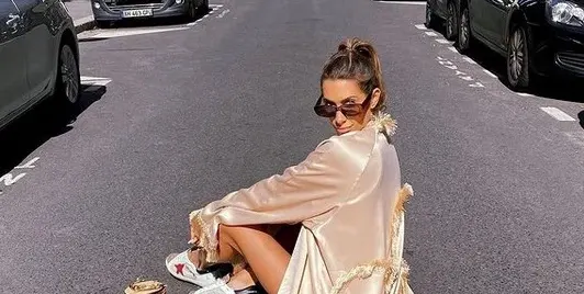 Щерката на Фатик се търкаля по улиците на Париж