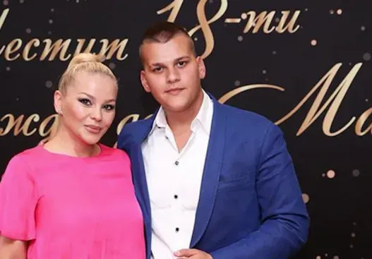 Синът на Десислава с ново гадже