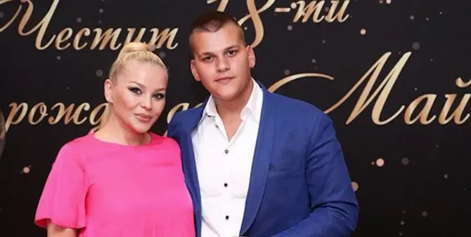 Синът на Десислава с ново гадже