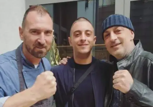 Синът на шеф Михалчев се дипломира при шеф Токев