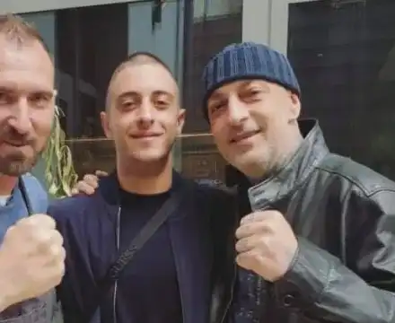 Синът на шеф Михалчев се дипломира при шеф Токев