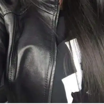 Скандал! Общинарка се снимала непристойно в офиса! Пращала кадрите на любовниците си