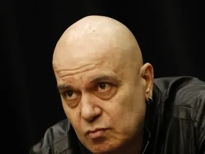 Скандал с дипломата на Слави: Да не е Моцарт, че е получил тапията си за заслуги?!