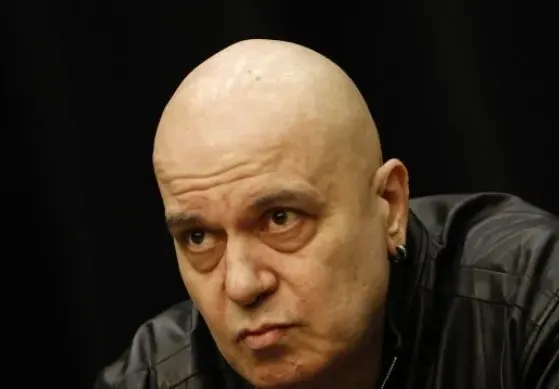 Скандал с дипломата на Слави: Да не е Моцарт, че е получил тапията си за заслуги?!