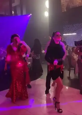 Софка и Преслава въртят мазни кючеци на бала на Лоренцо