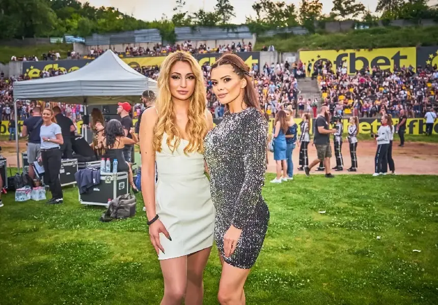 Тина пя с Преслава в благотворителен концерт в Перник (Снимки)