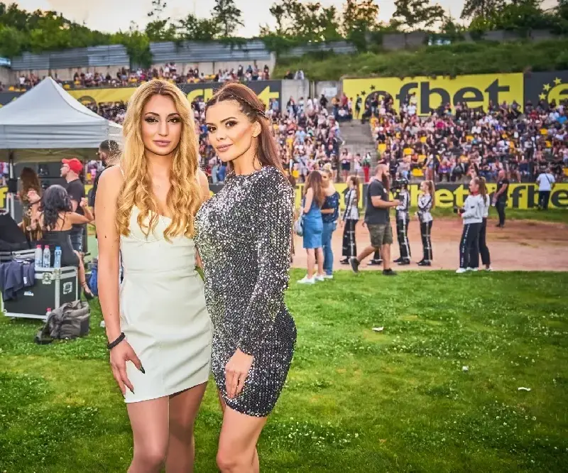 Тина пя с Преслава в благотворителен концерт в Перник (Снимки)