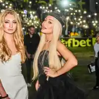 Тина пя с Преслава в благотворителен концерт в Перник (Снимки)