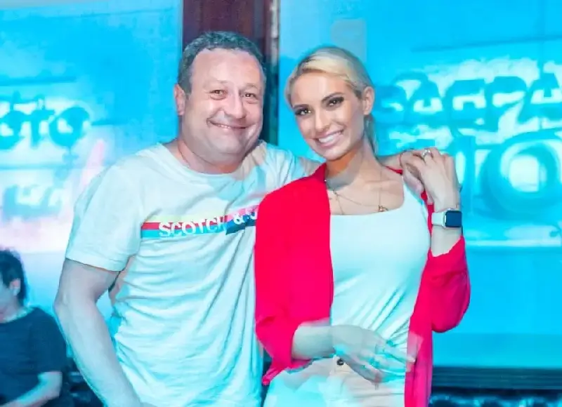 ТОП СКРЪНДЗА! Рачков стана за смях с подаръка си за ЧРД на Анита! (Подробности + ФОТО)