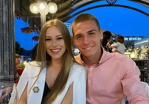 Вальо Антов заведе красивото си гадже на райски остров (Снимки)