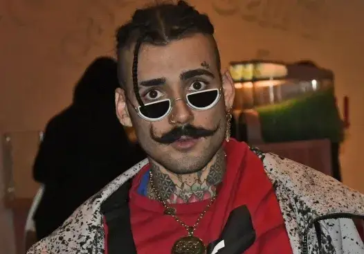 Венци Венц вдига палат над Железница