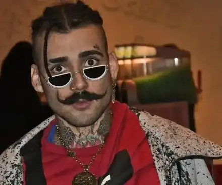 Венци Венц вдига палат над Железница