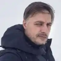 Владо Карамазов продаде снимки за 75 бона (Дарява парите на детска болница)