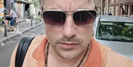 Владо Карамазов се обяснява: Не съм плешив!