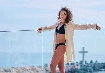 Златното момиче Катрин Тасева показа прелести