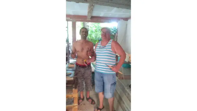 Звездите станаха комшии: Река дели къщите на Фънки и Коцето, Венци Мартинов чисти двора на Фицата…