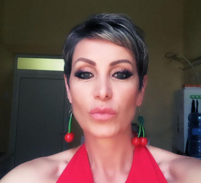Джина Стоева тури череши нас ушите