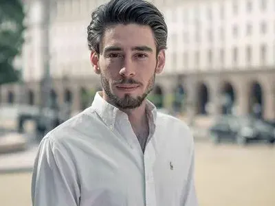 Актьори на БУНТ: Срам ни е да работим за 10 лв. на ден! (Велизар Емануилов сменя памперси, за да се прехранва)