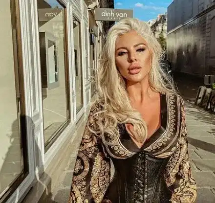 Андреа ръси философски мисли без дрехи в мрежата!